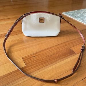 Dooney & Bourke - Crossbody White